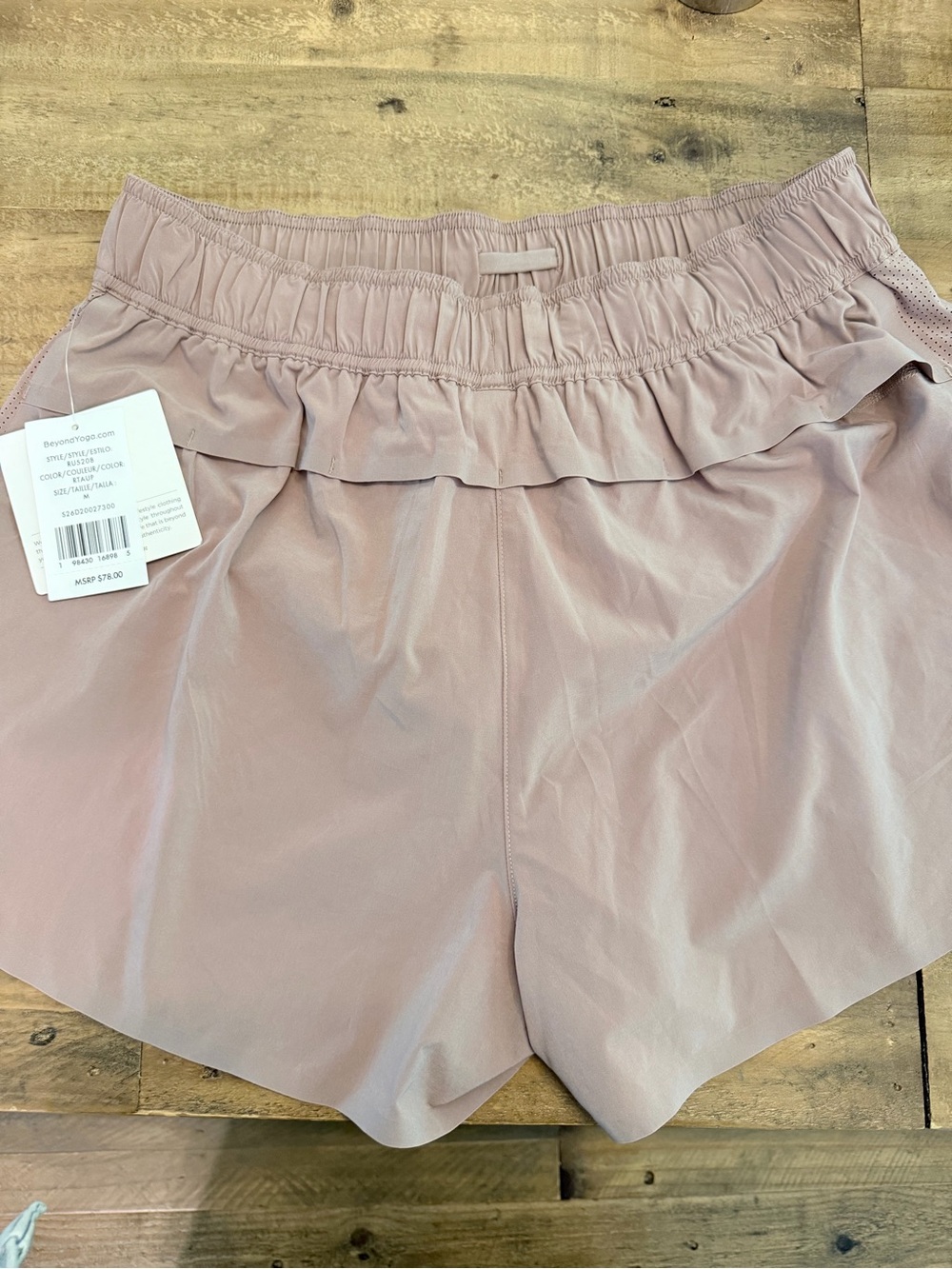 Beyond Yoga Solemate 2.5 inch short in rosey taupe